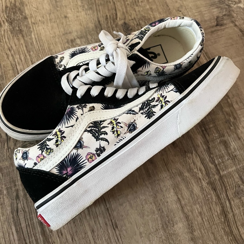 Vans women’s size 5 kids size 3.5 worn once succulent type leaf print